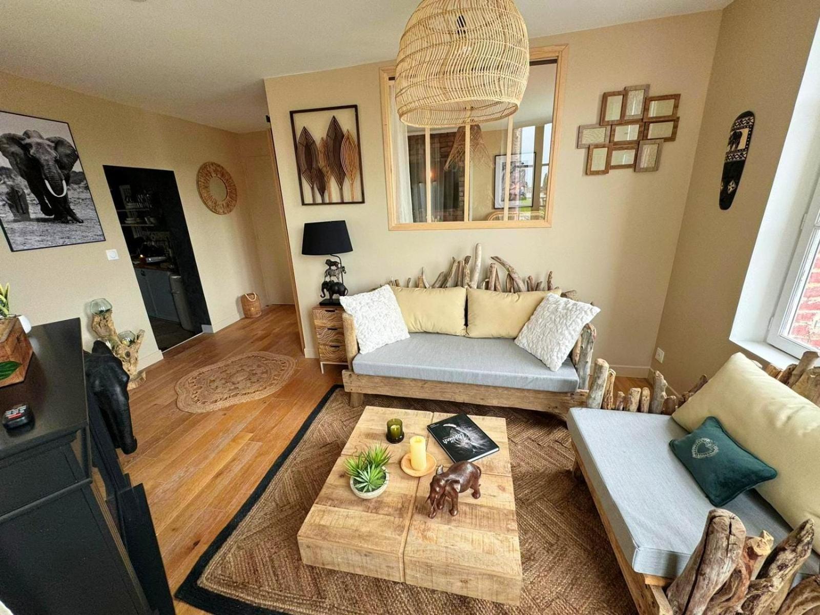 Duplex Safari Jusqu'A 4 Personnes, Spa, Cinema Et Lit Sous Les Arbres, Day Use, 10 Min Centre Amiens Luaran gambar